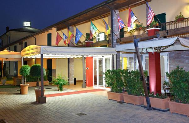 Hotel Gabarda Carpi Luaran gambar