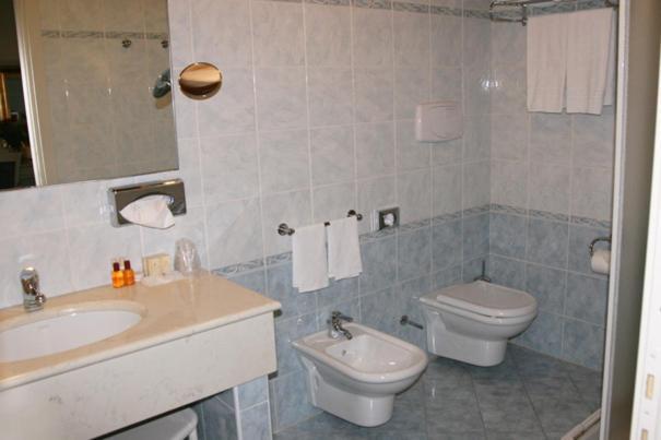 Hotel Gabarda Carpi Bilik gambar