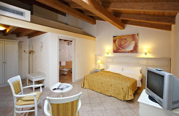 Hotel Gabarda Carpi Bilik gambar