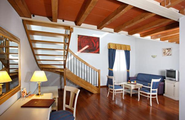 Hotel Gabarda Carpi Bilik gambar