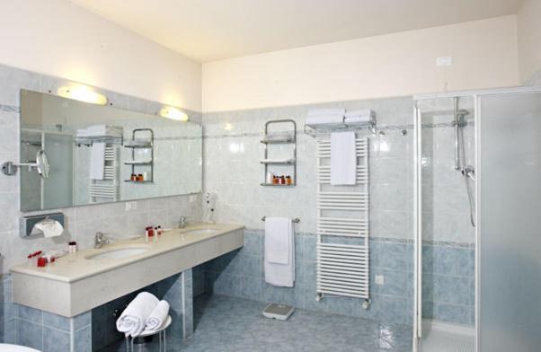 Hotel Gabarda Carpi Bilik gambar