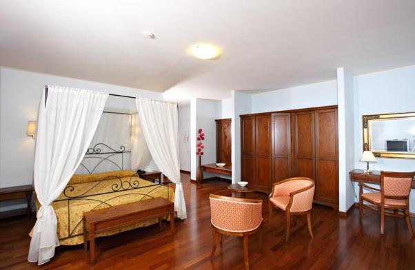 Hotel Gabarda Carpi Luaran gambar