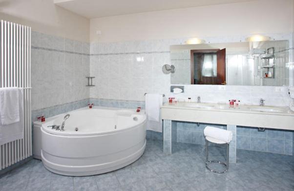 Hotel Gabarda Carpi Luaran gambar