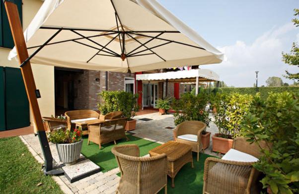 Hotel Gabarda Carpi Luaran gambar
