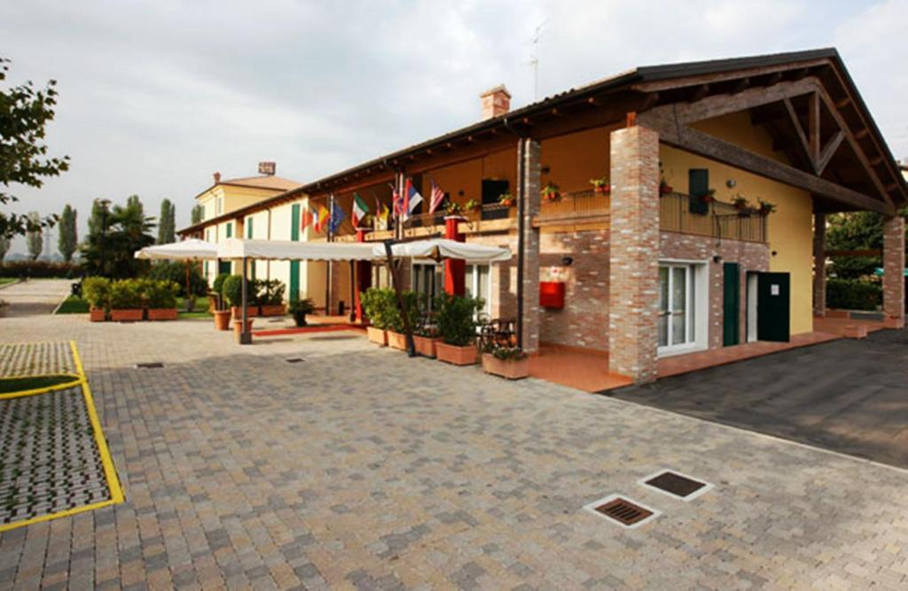 Hotel Gabarda Carpi Luaran gambar